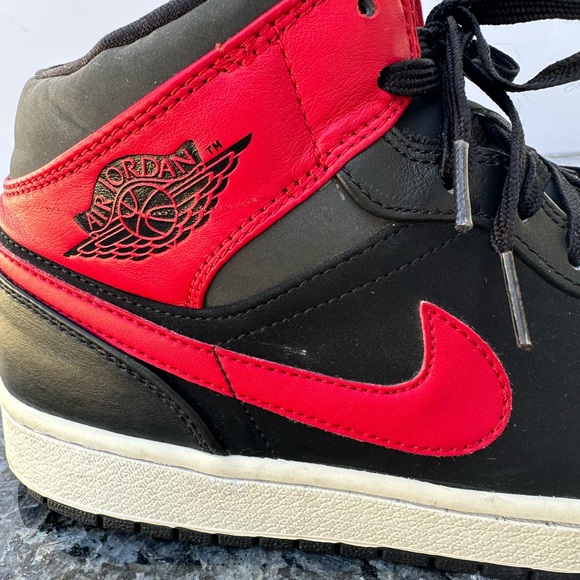 Nike Air Jordan 1 Mid Bred Black Red Men\'s Size 10 554724-024. main image 4